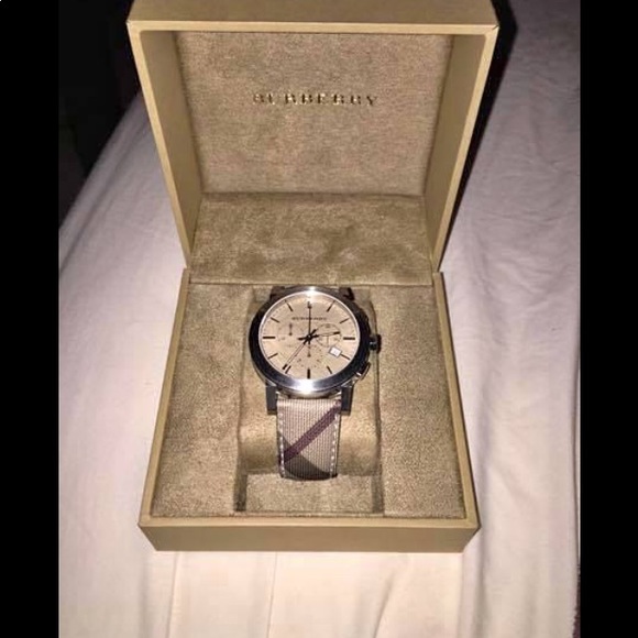 Burberry watch - Picture 1 of 2